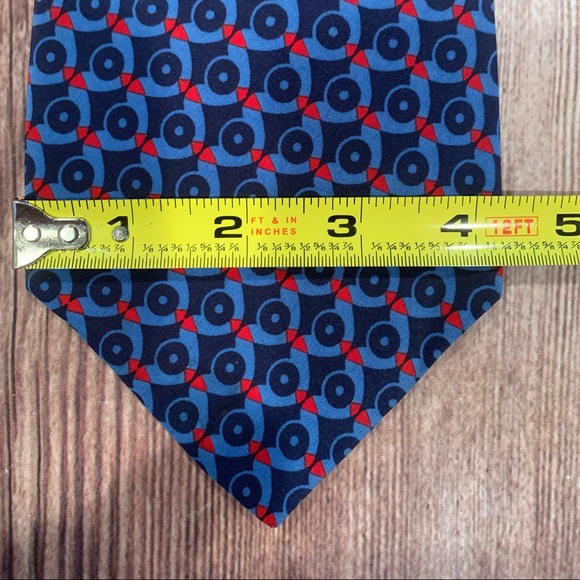 Yves Saint Laurent Paris Wide Tie 
Excellent Pre-Owned Condition - Picture 6 of 8